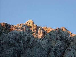 Kako je pero plezal v strehi