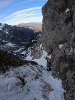 nasmešek pod izstopom