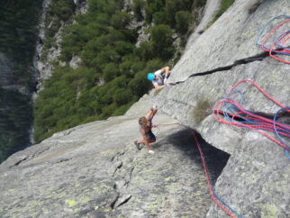 Družabno v steni...